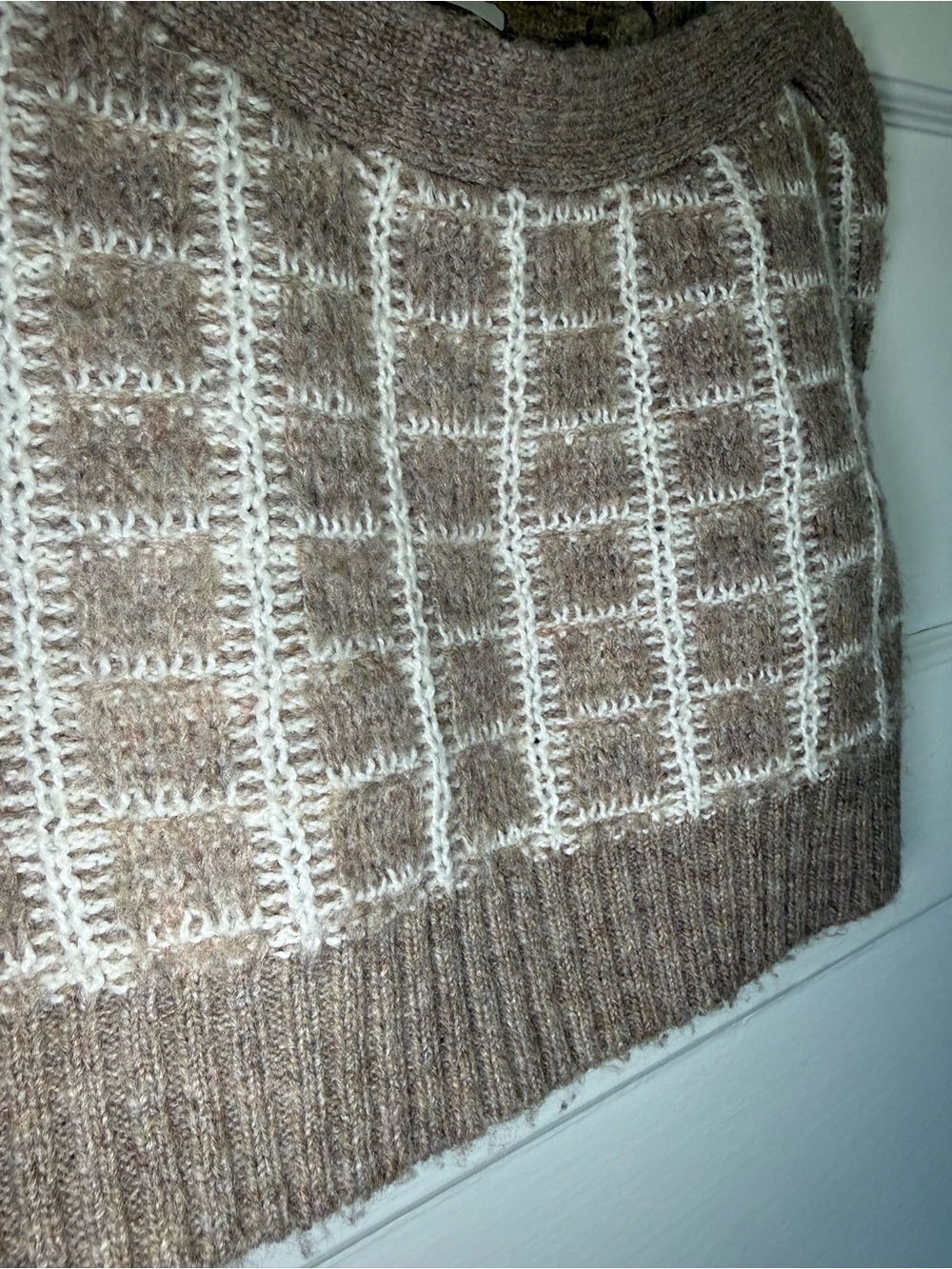 Astr Briarwood Checkered Beige Plaid Knit Sweater Crop Top Soft Fuzzy Texture S - Picture 6 of 9